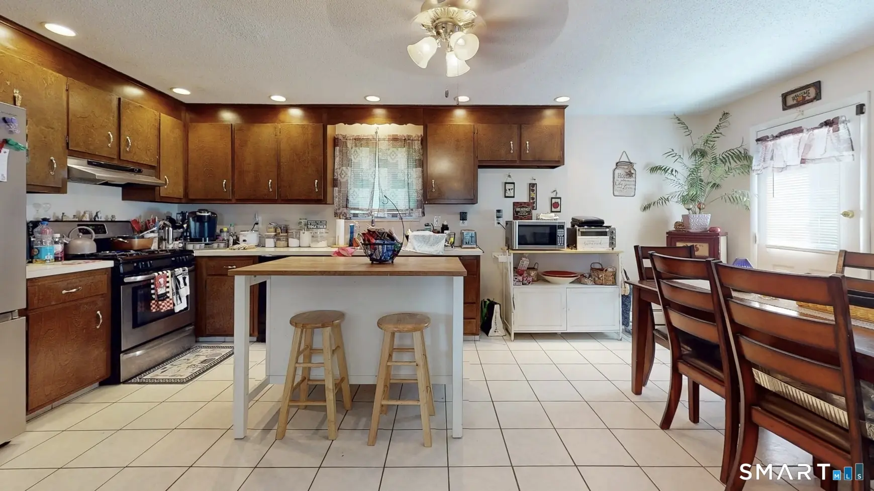 215 Prospect Avenue, Shelton