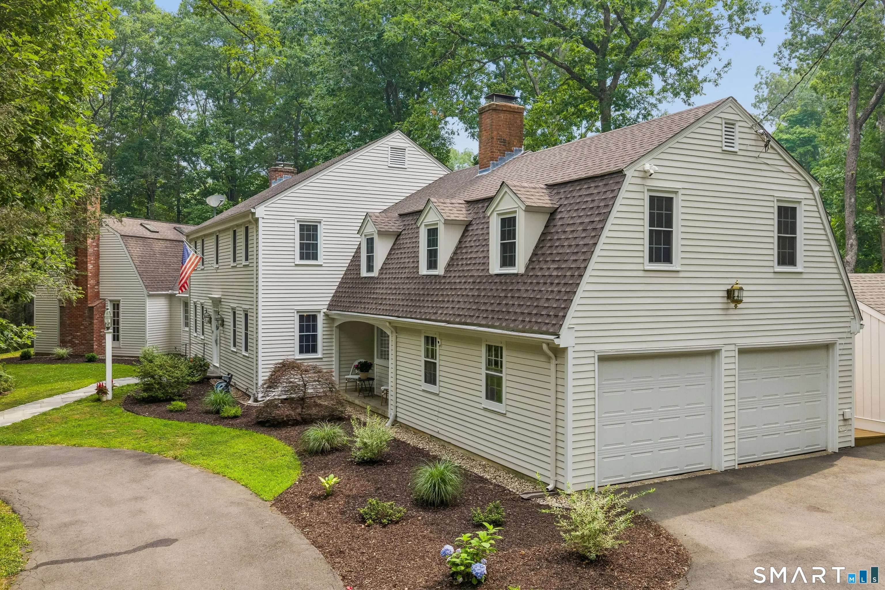 10 Metacomet Road, Farmington