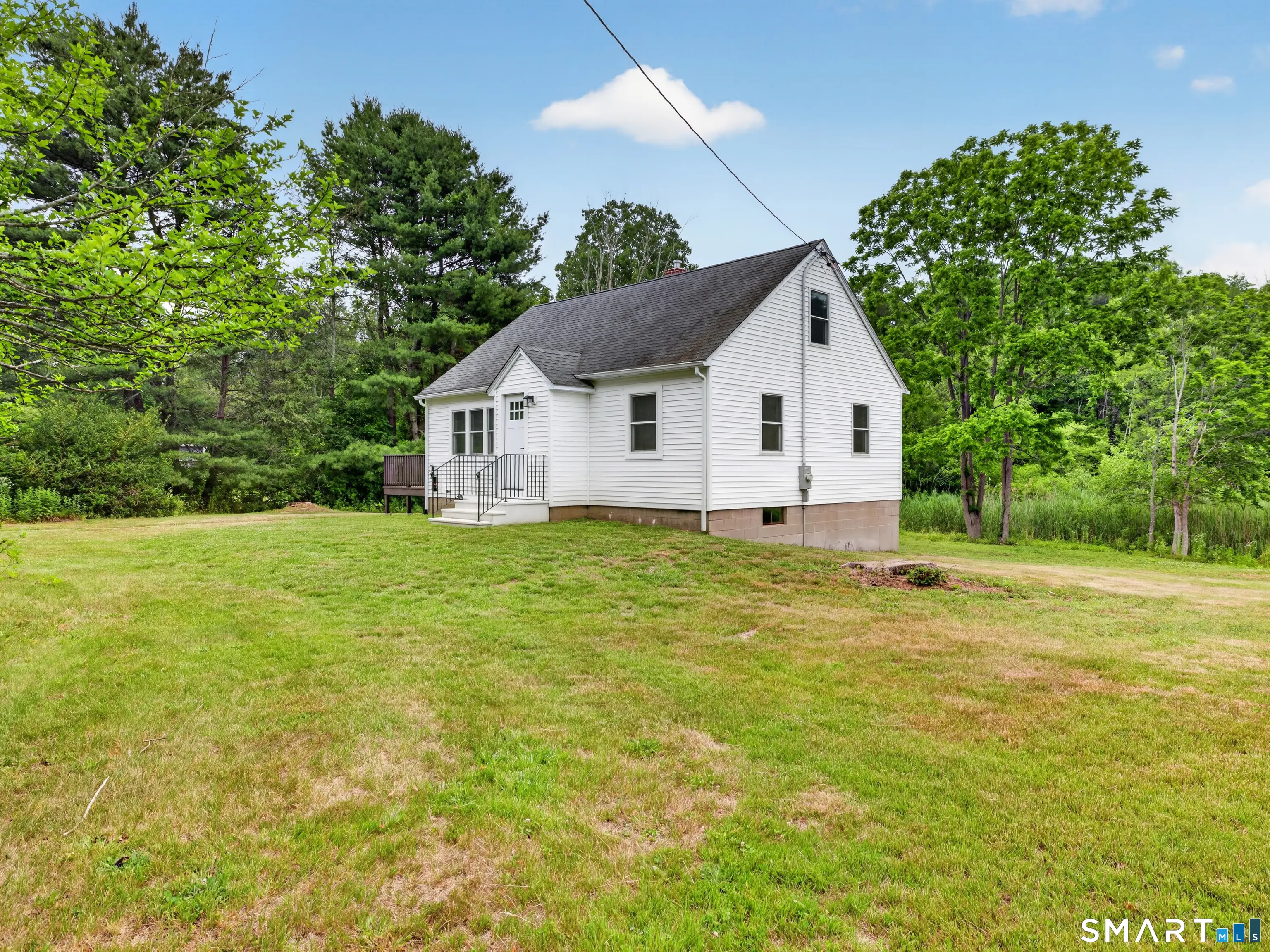 1039 North Road, Groton