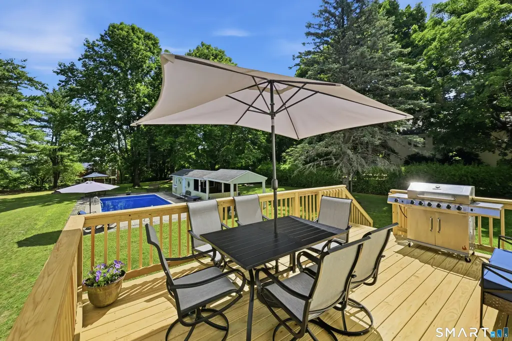 8 Winthrop Road, Bethel