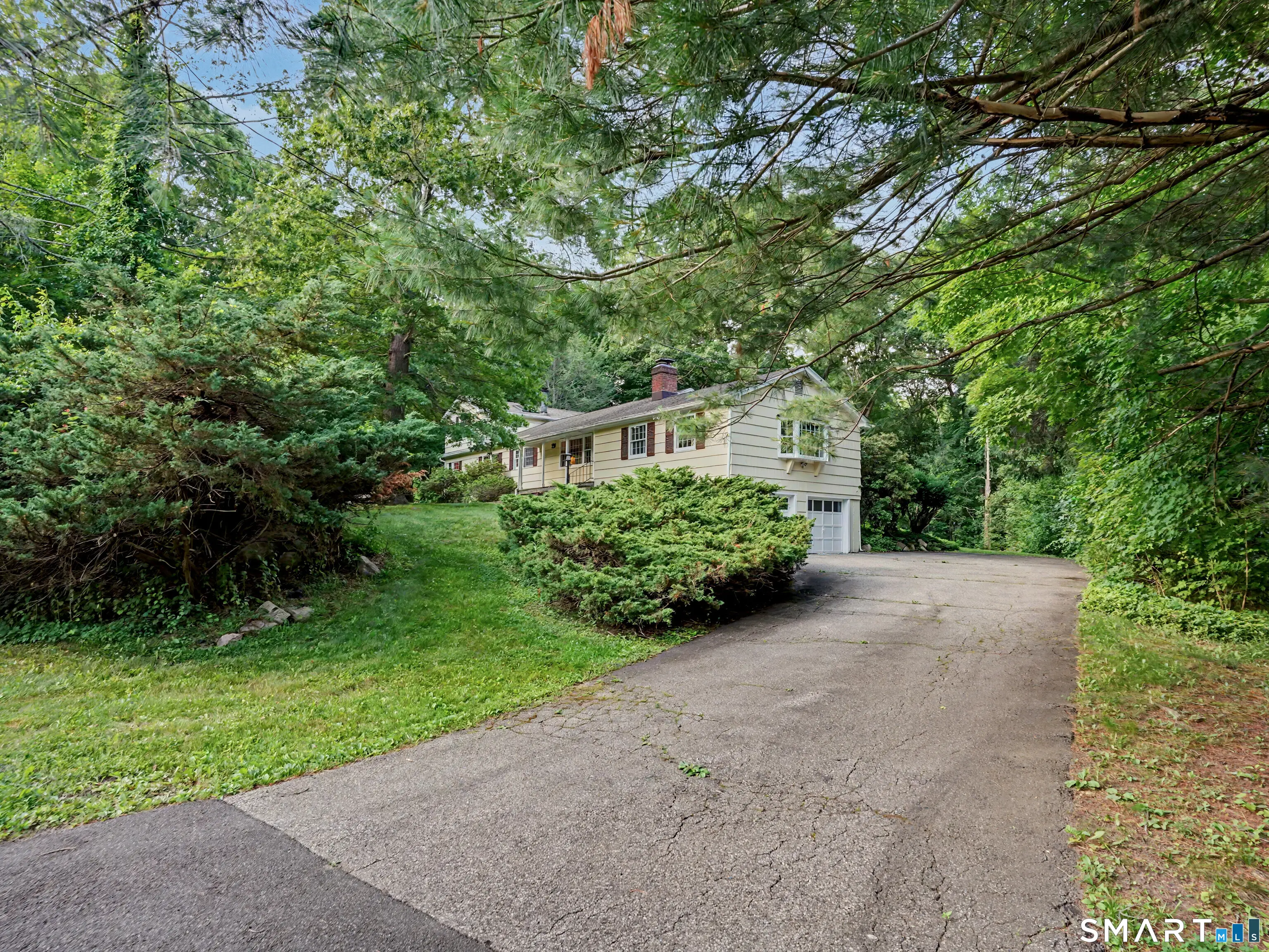 15 Flat Rock Drive, Ridgefield