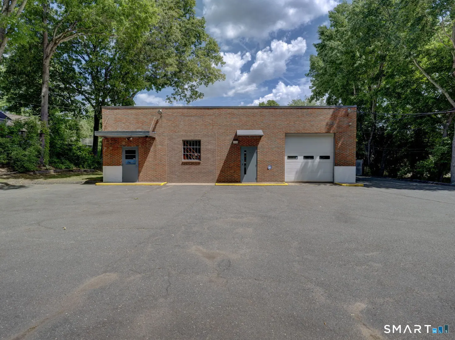 74 East Dudley Town Road, Bloomfield