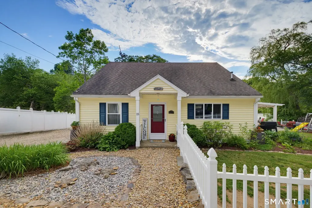 15 East Shore Drive, East Haddam
