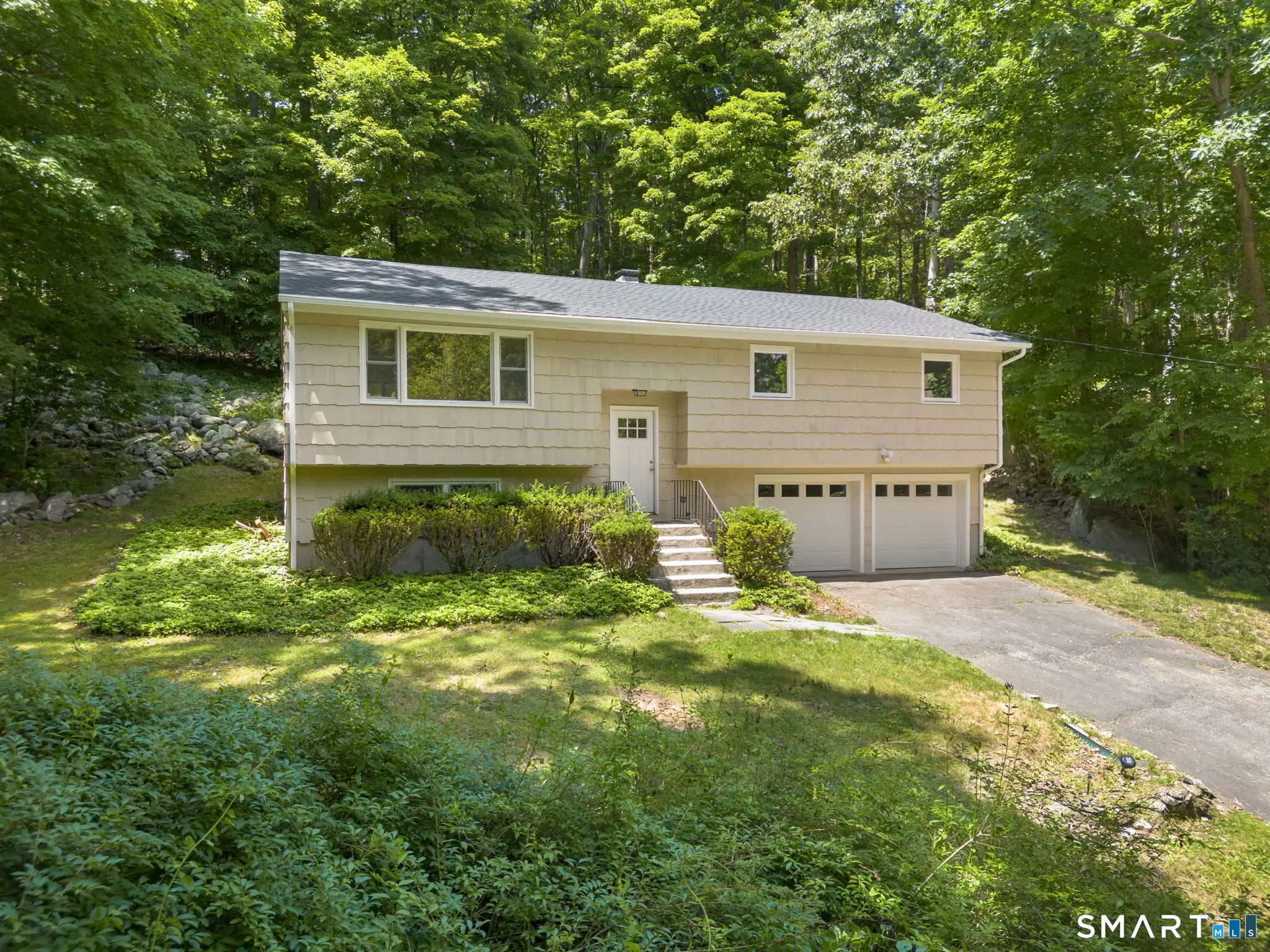 2 Oakwood Drive, New Fairfield