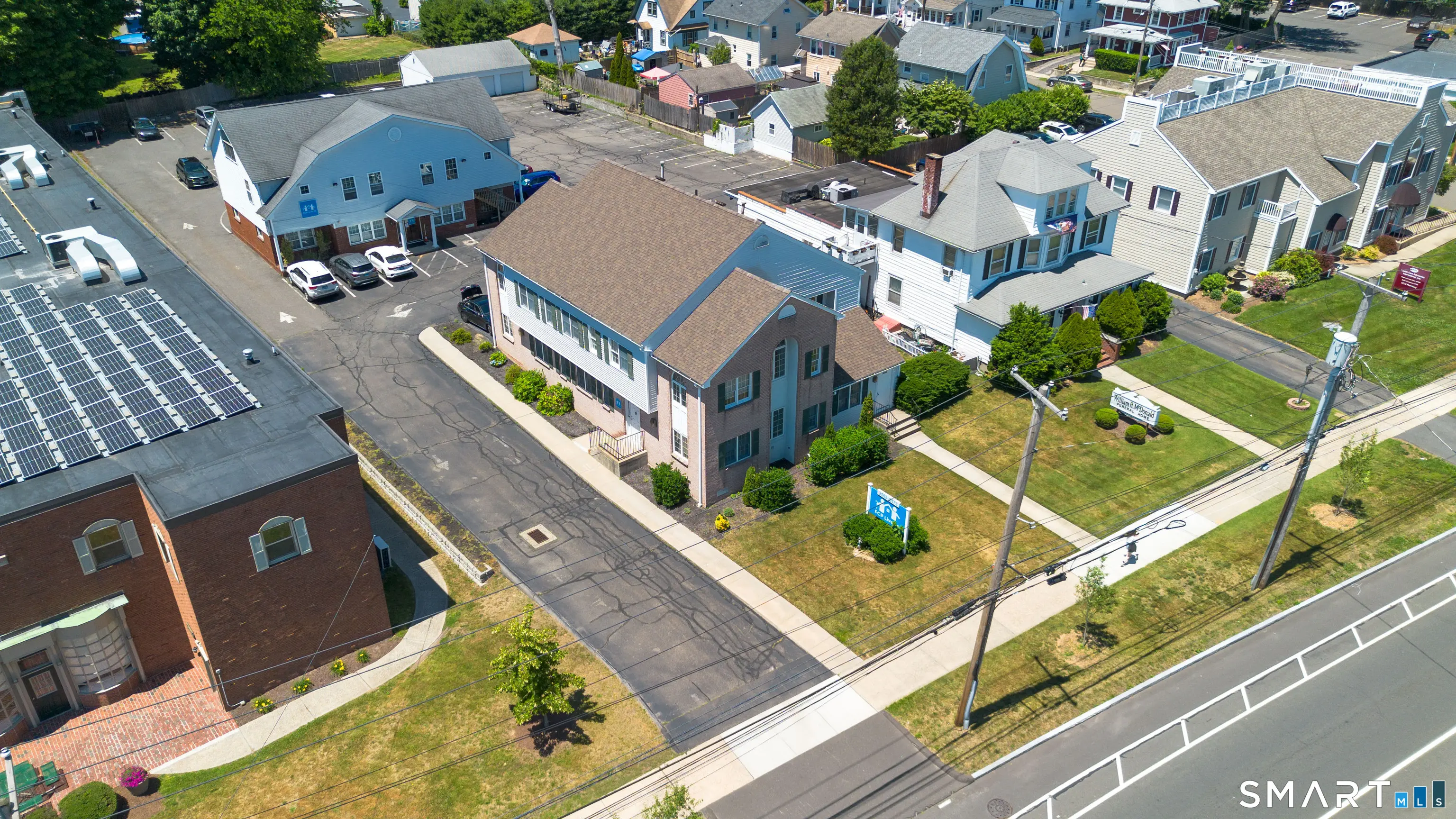2563 Main Street, Stratford
