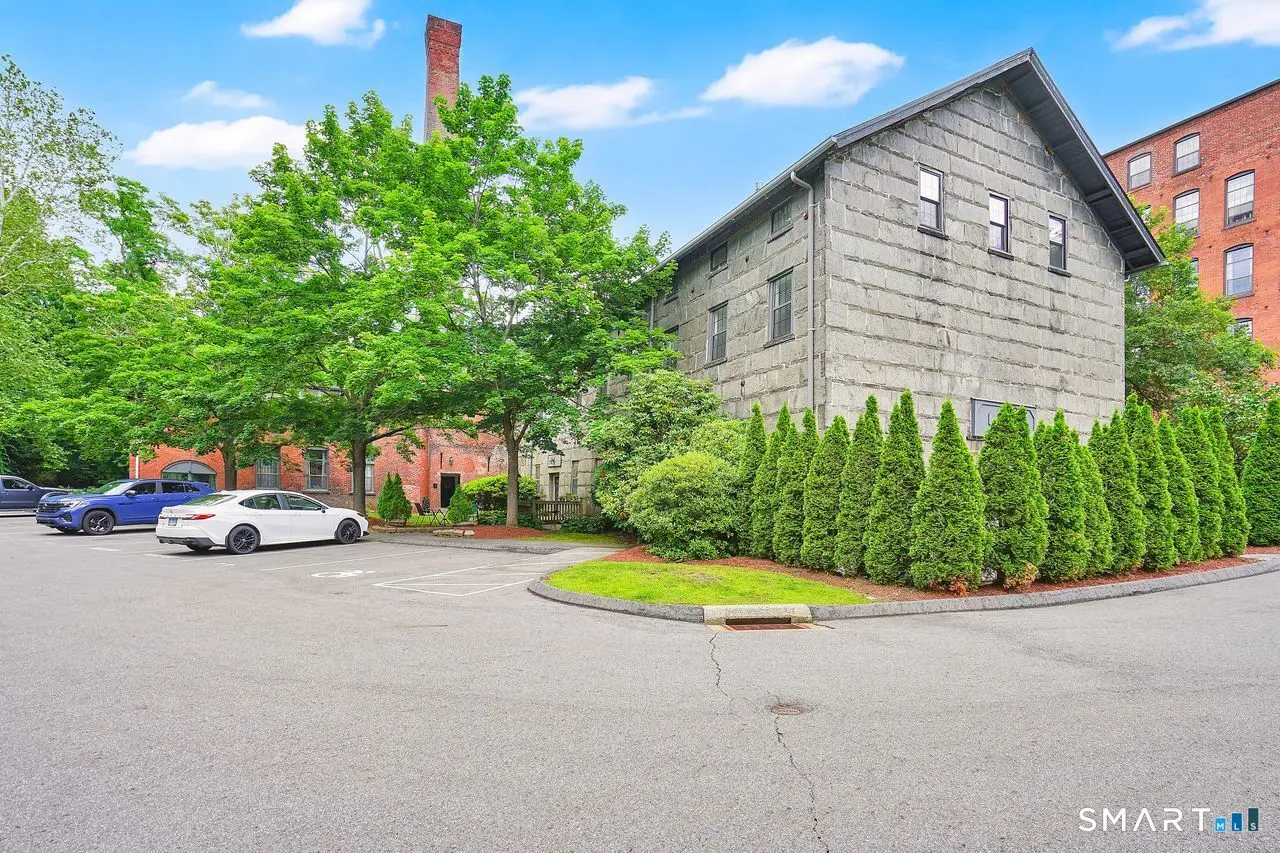 16 Vernon Avenue 8, Vernon