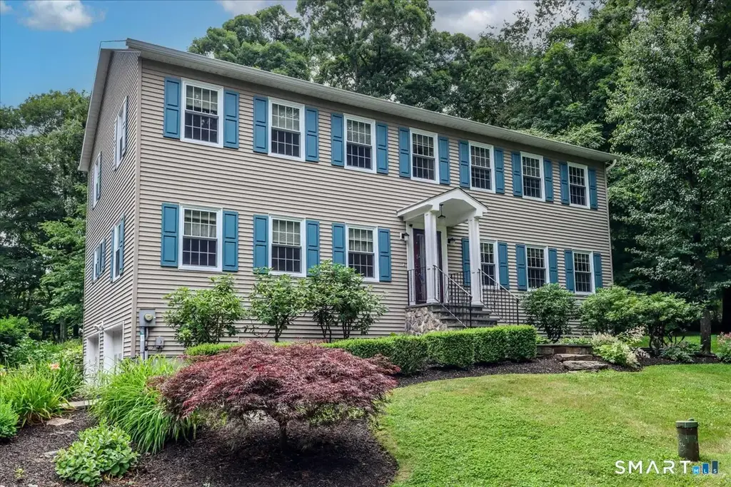 32 Country Way, Bethel