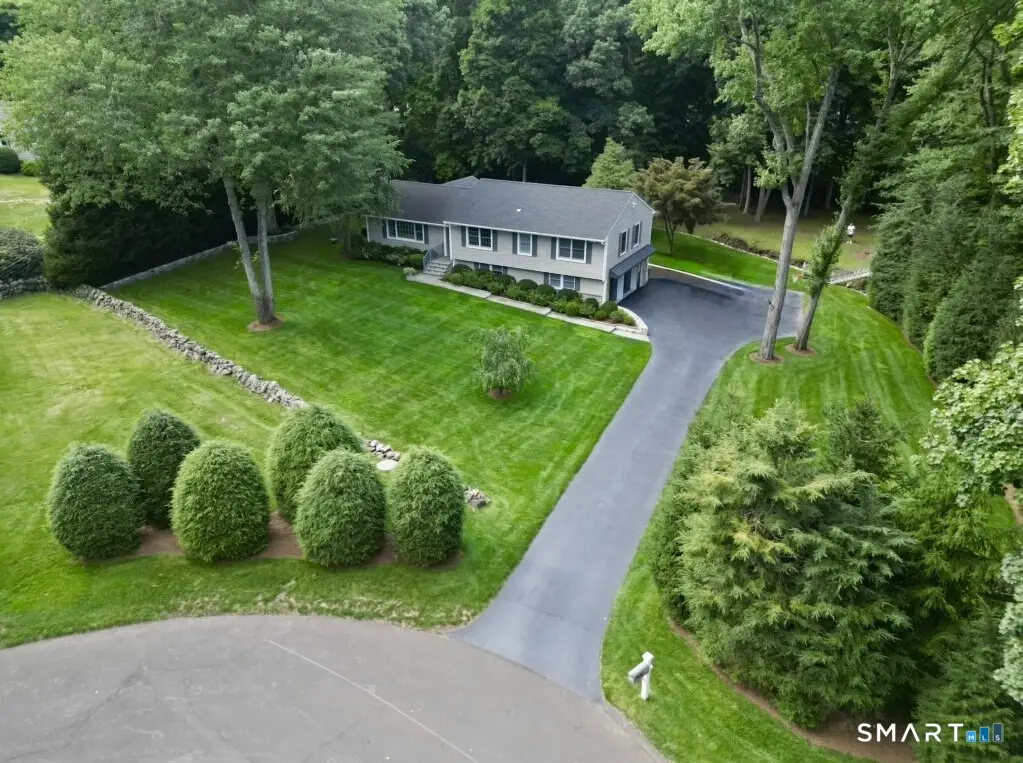 51 Horton Lane, New Canaan