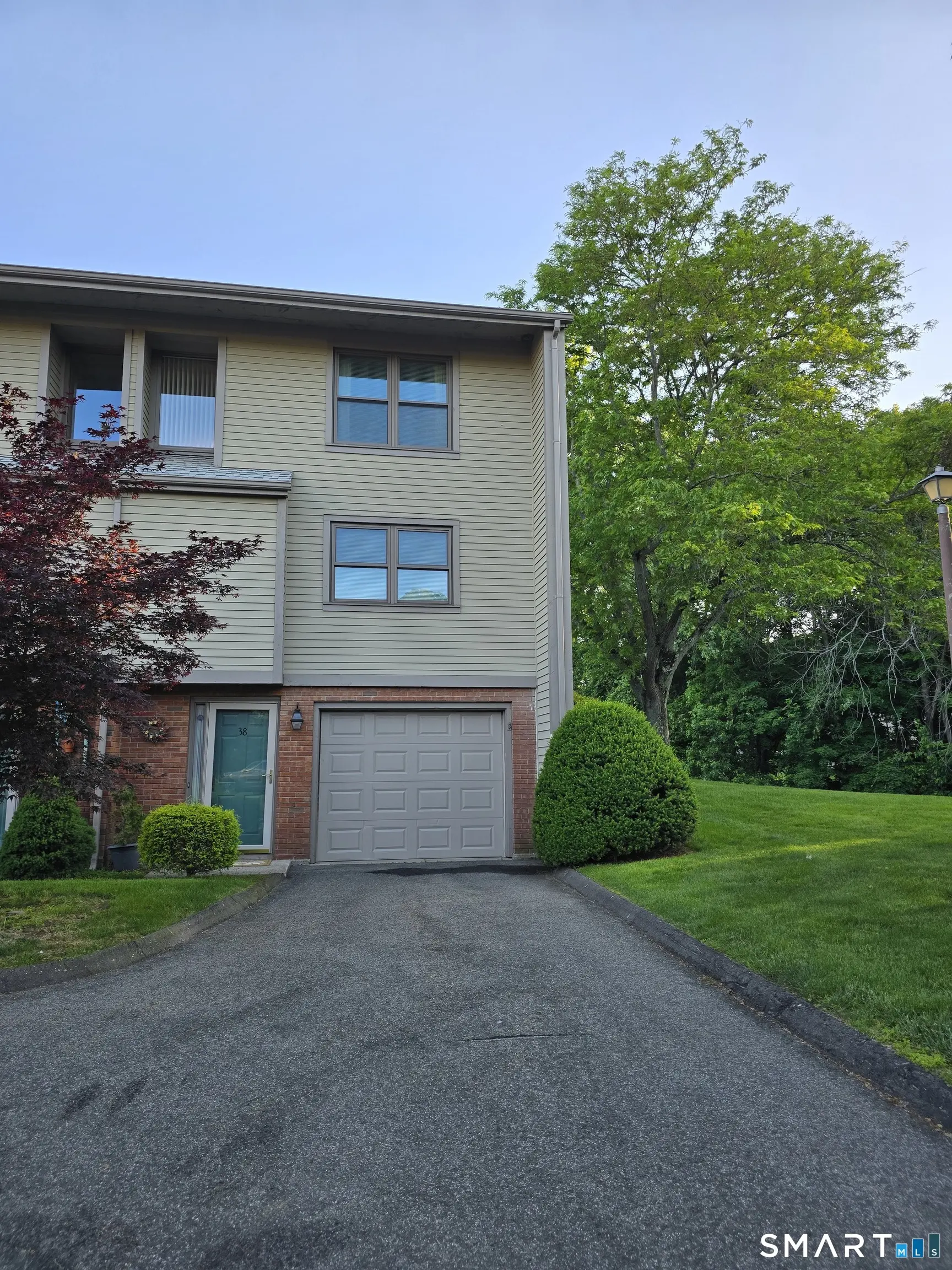38 Metacomet Drive 38, Meriden