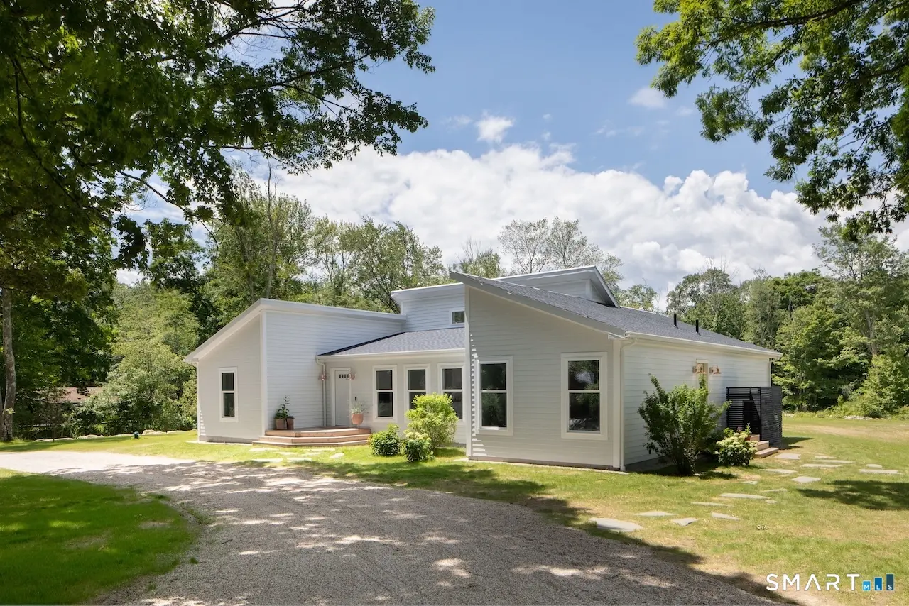 27 Morey Road, Sharon