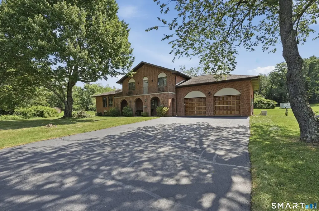 190 Charter Oak Drive, Watertown