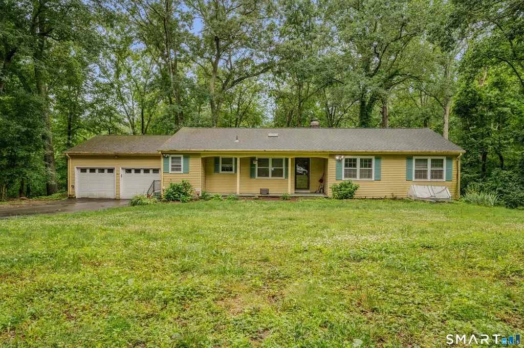 4 Robinhood Drive, Ledyard