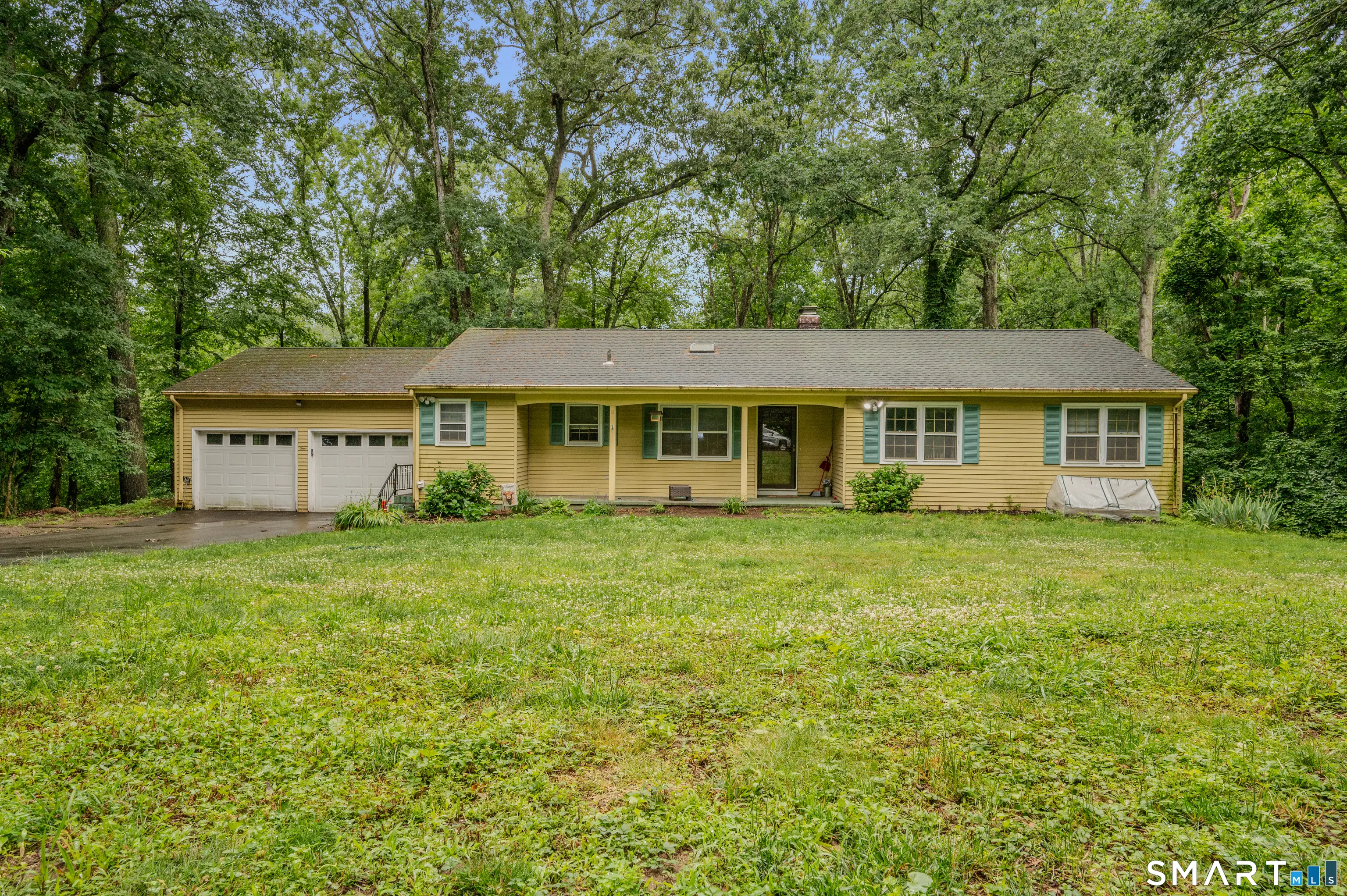 4 Robinhood Drive, Ledyard