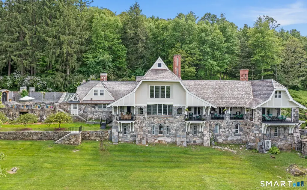 310 Litchfield Road, Norfolk