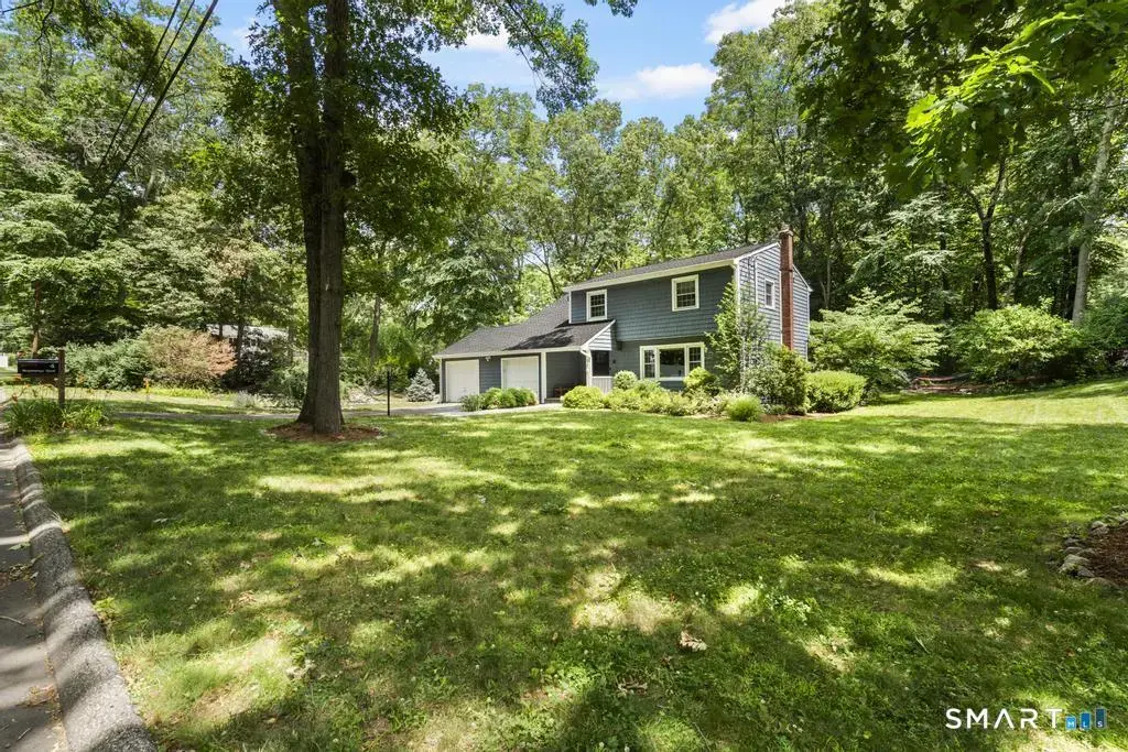 4 Stonehedge Road, Norwalk