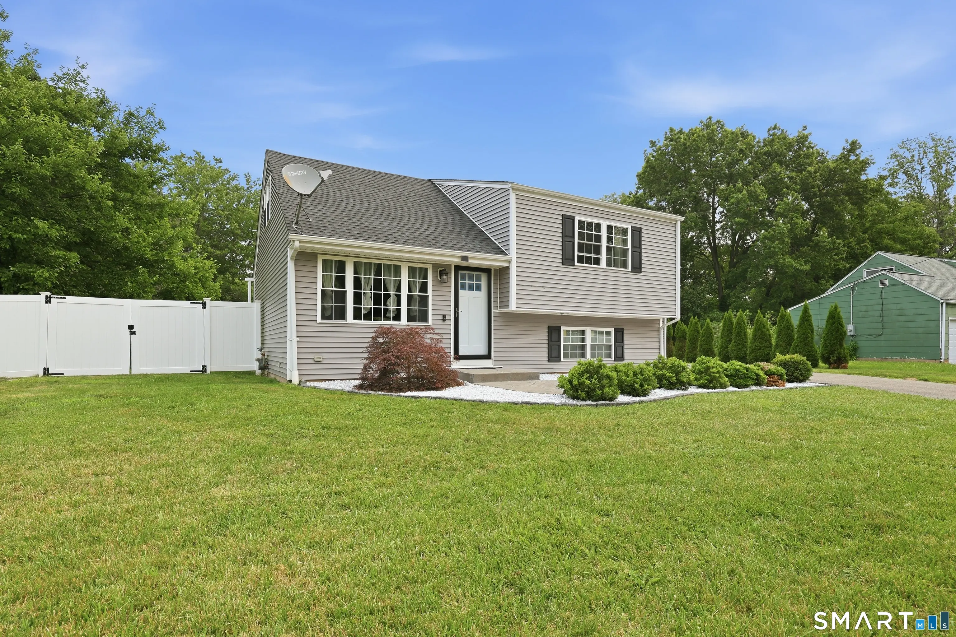 24 Annette Place, Middletown