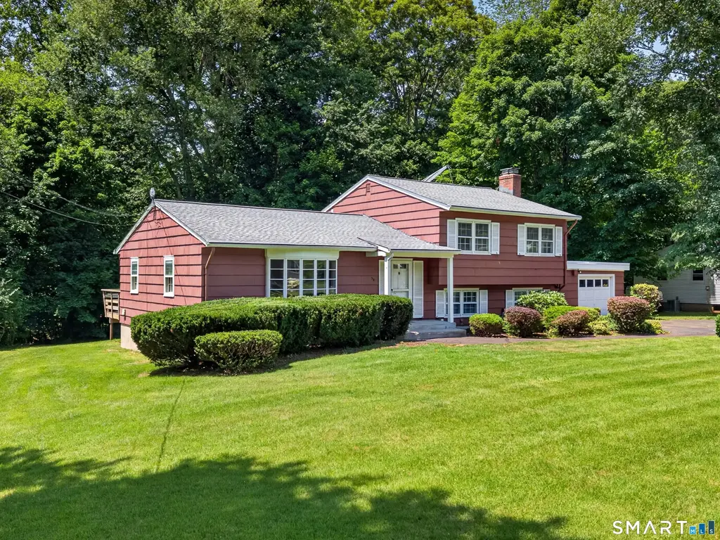 54 Deforest Drive, North Branford