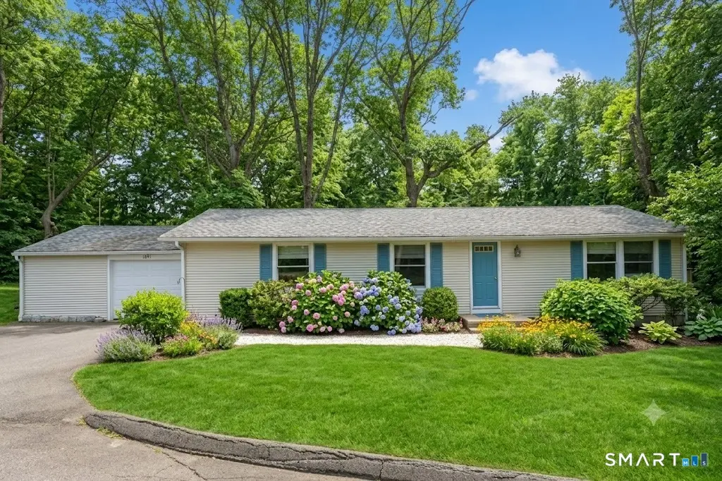 1091 Boston Post Road, Madison
