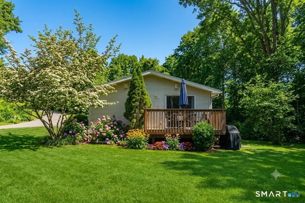 1091 Boston Post Road, Madison