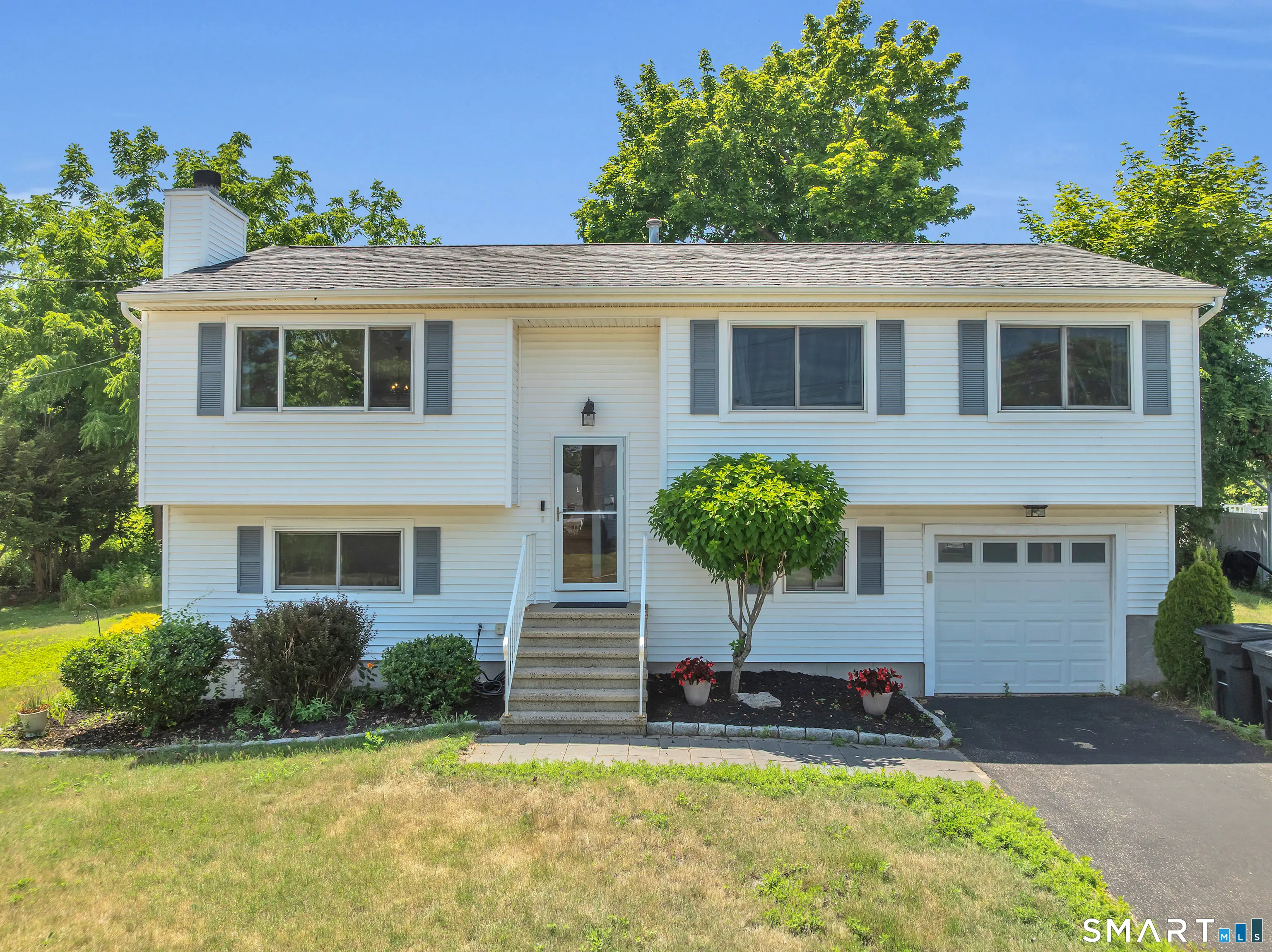 12 Roses Farm Road, East Haven