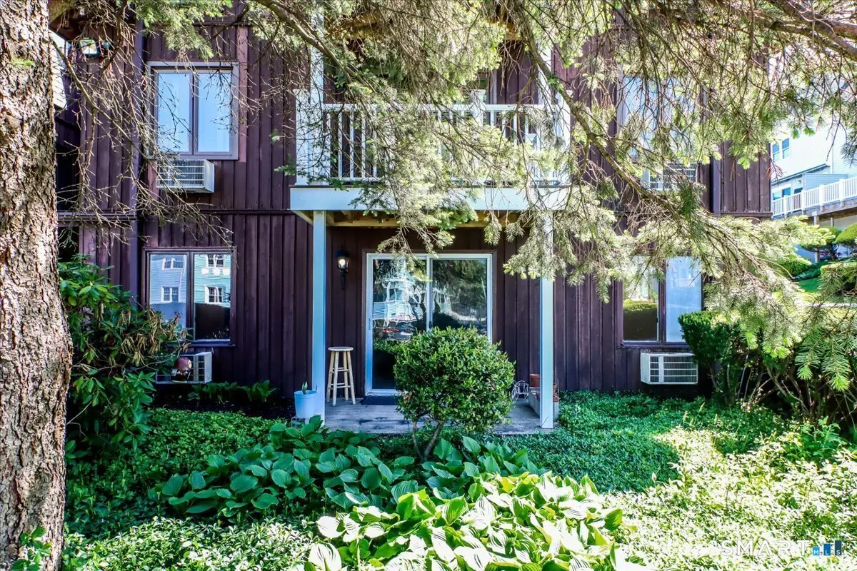 136 Deer Hill Avenue B12, Danbury