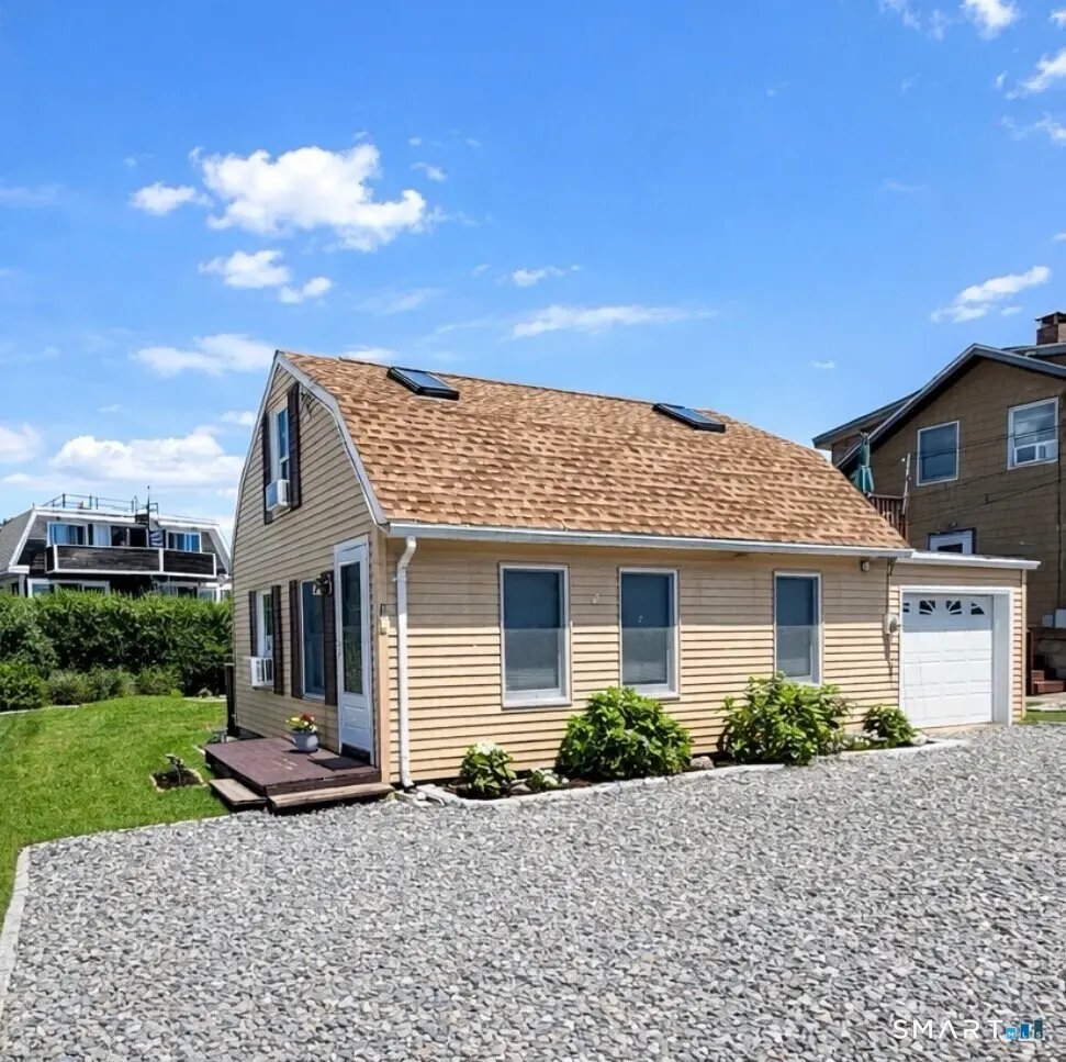 42 Noble Avenue, Groton