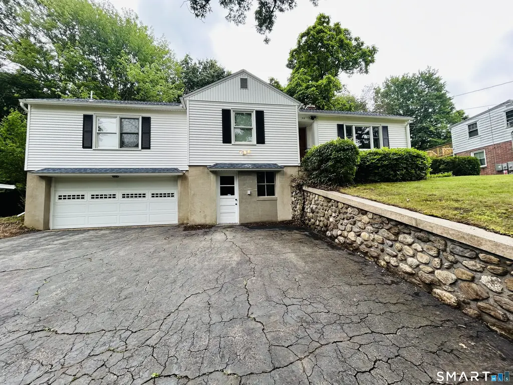 94 Farrell Road, Waterbury