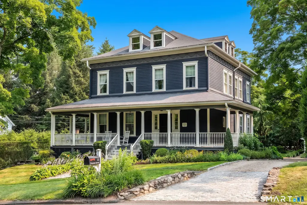 11 Pleasant Street, Woodbury