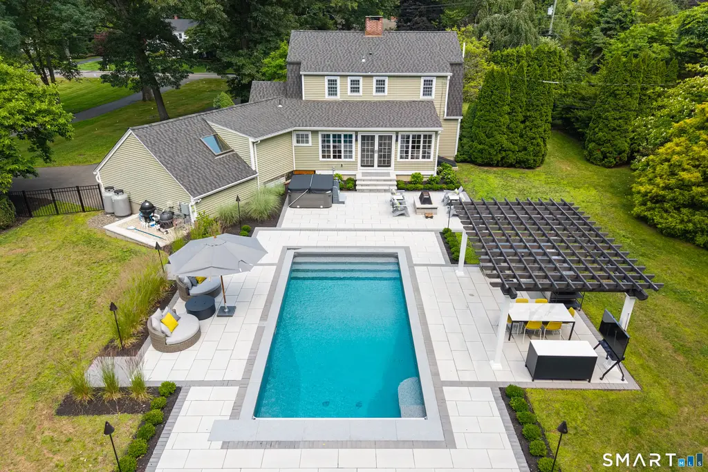33 River Edge Farms Road, Madison