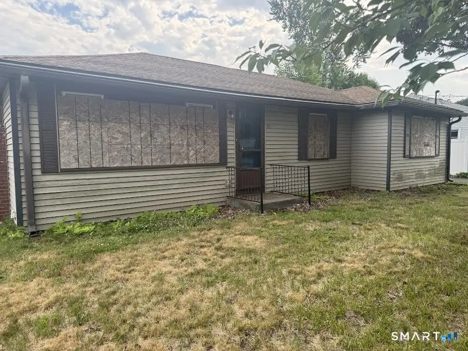 89 Robin Hill Road, Meriden