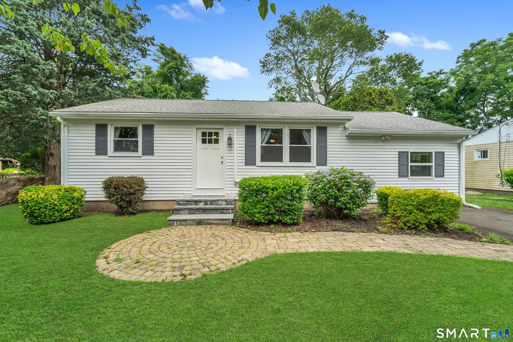 10 Highland Drive, Clinton