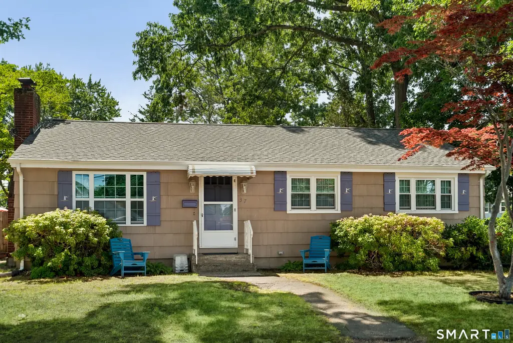 37 Roosevelt Avenue, West Haven