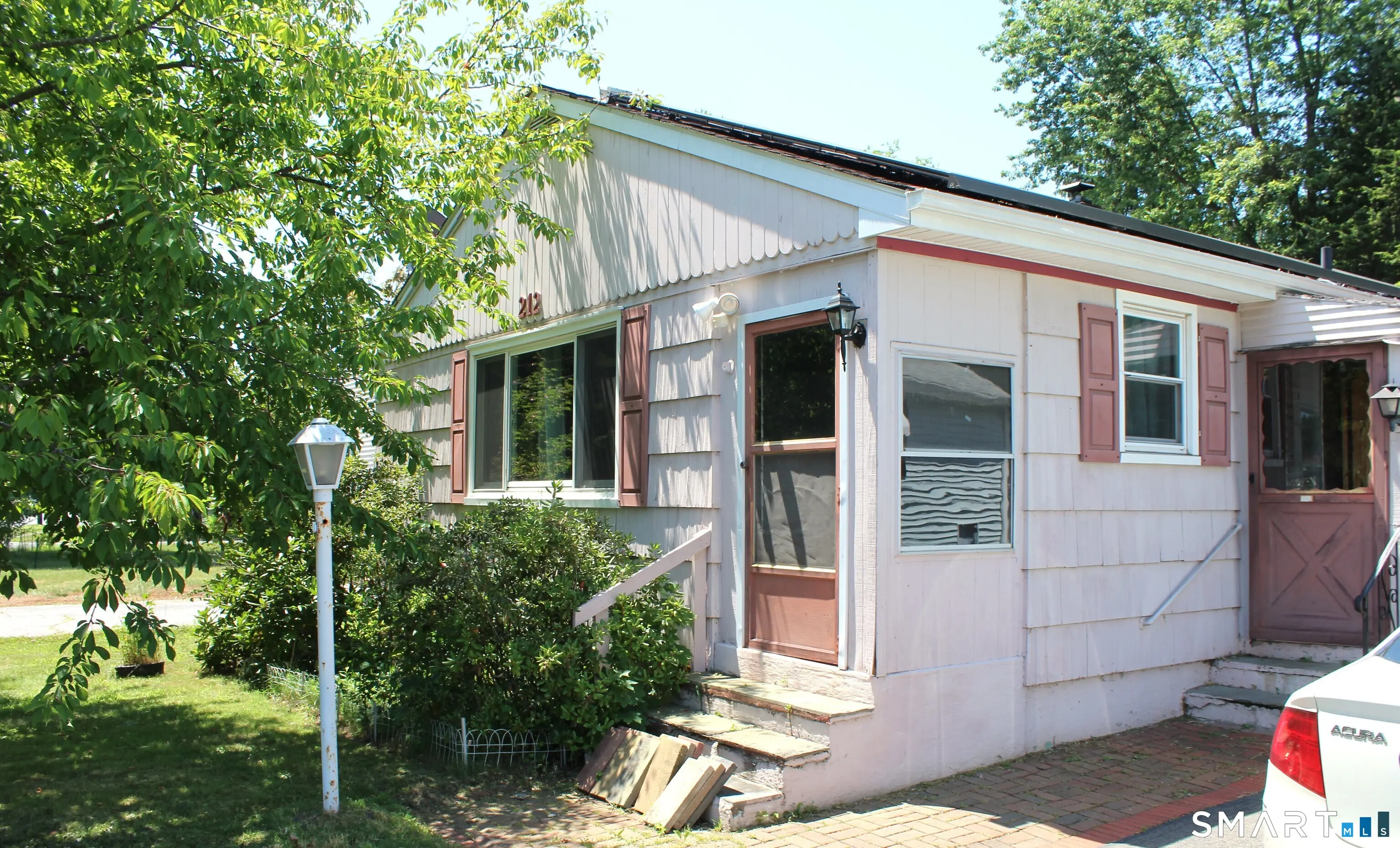 212 Lake Avenue, Bristol