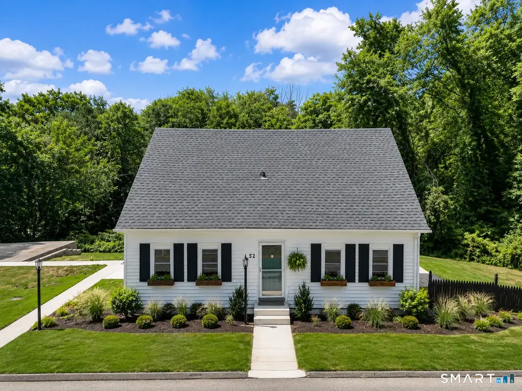 52 Walnut Hill Road, East Lyme