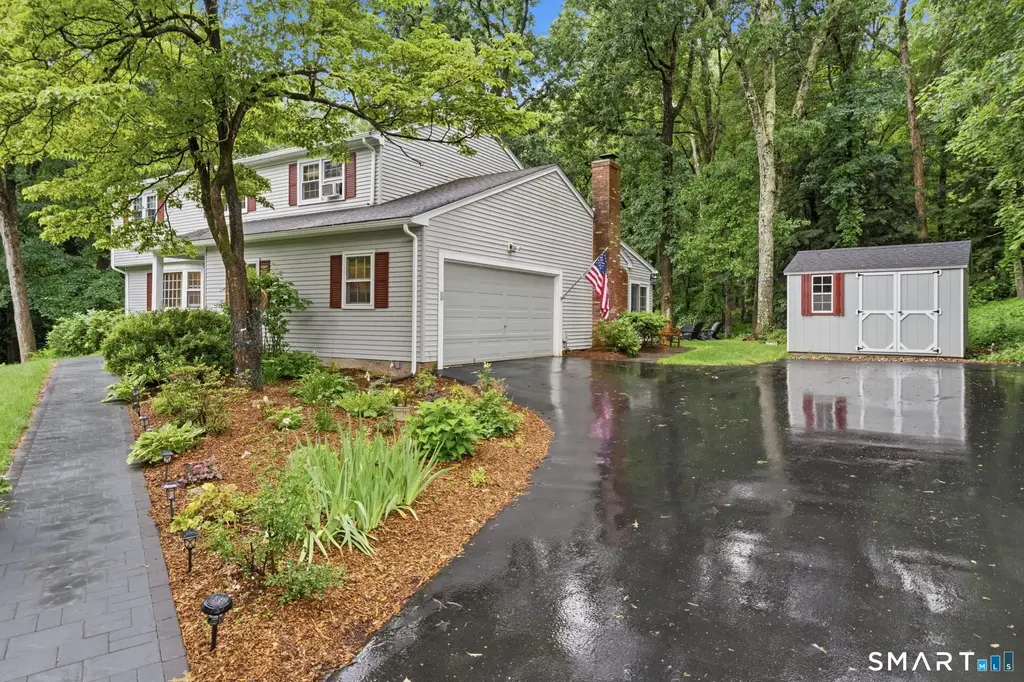 9 Banks Road, Simsbury