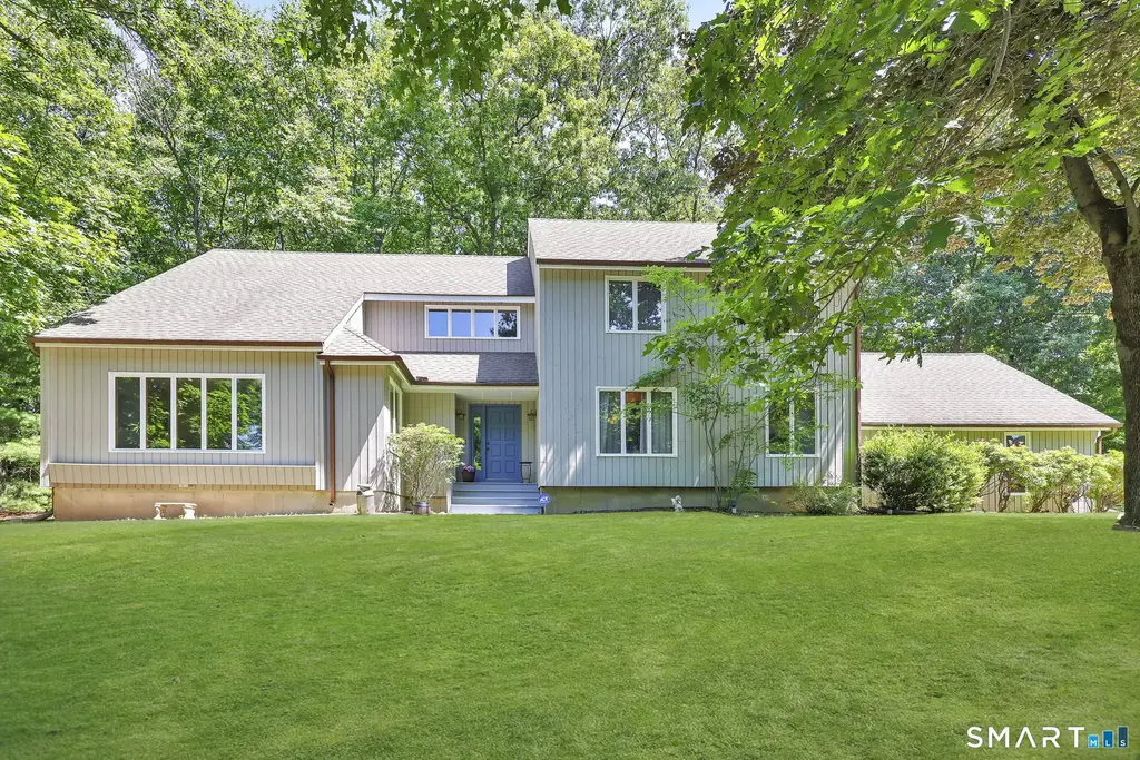 29 Foxwood Road, Trumbull