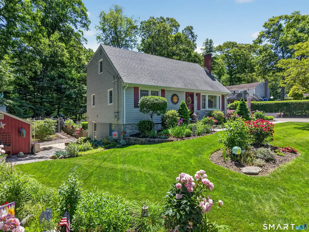 4 Stevens Avenue, Ledyard