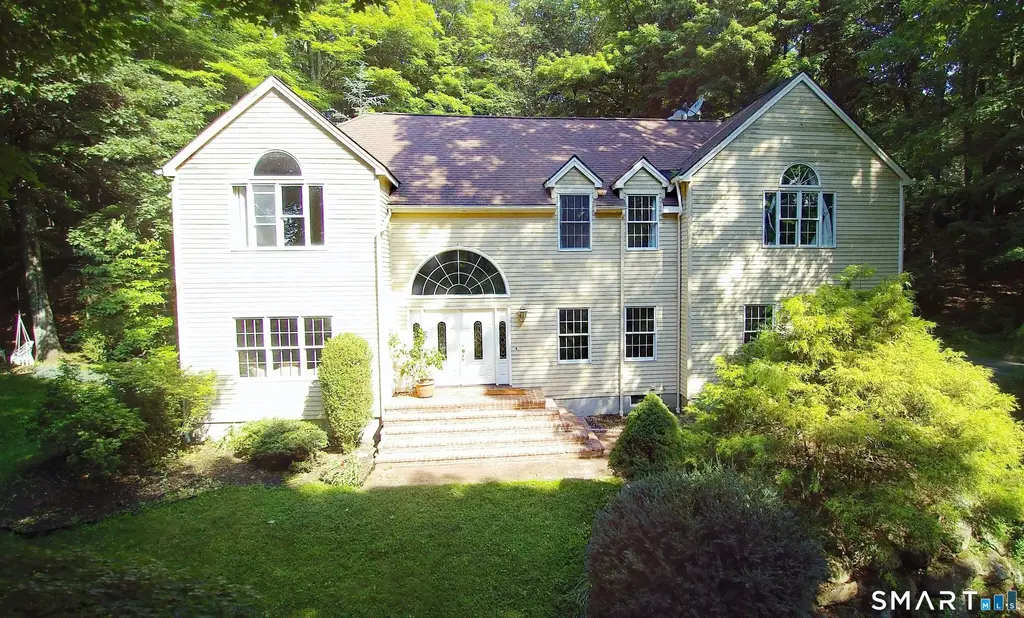 123a Peaceable Street, Redding
