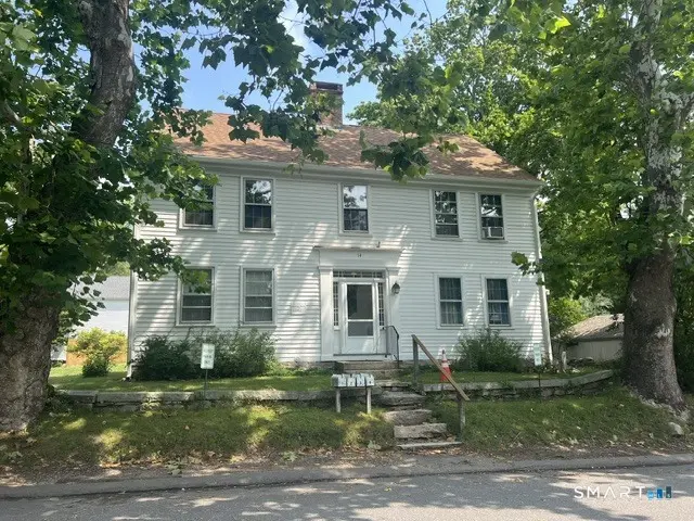 14 New London Road, Groton