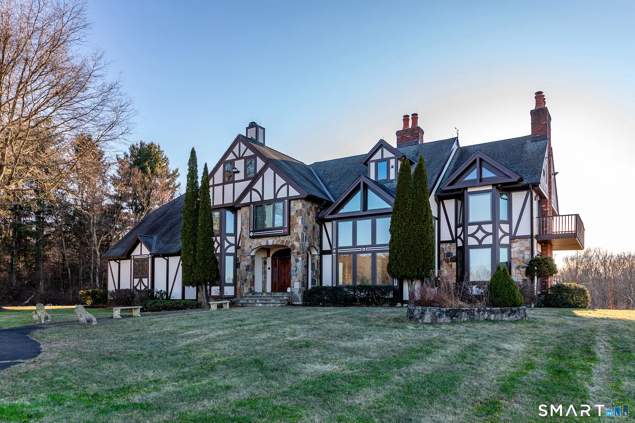 233 Southbury Road, Roxbury
