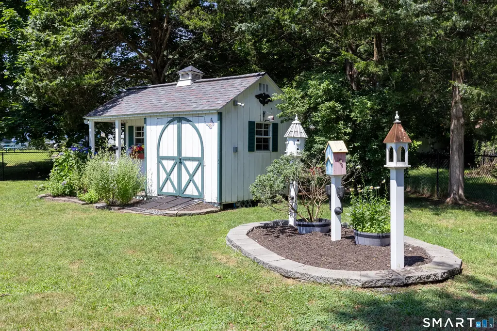 9 Whitewood Road, Clinton