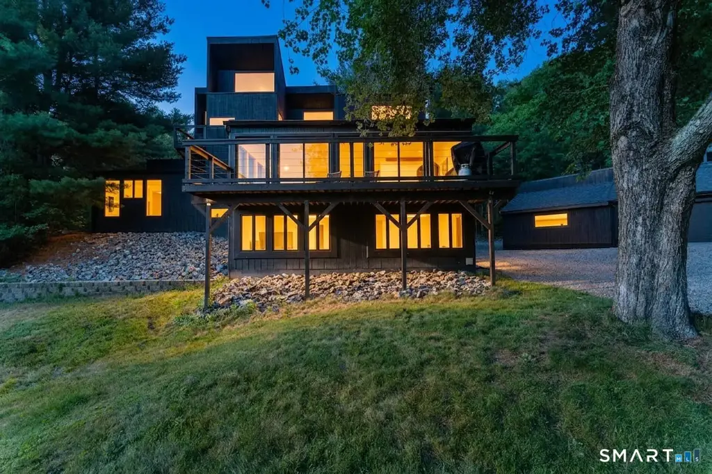 564 Hubbard Road, Killingly