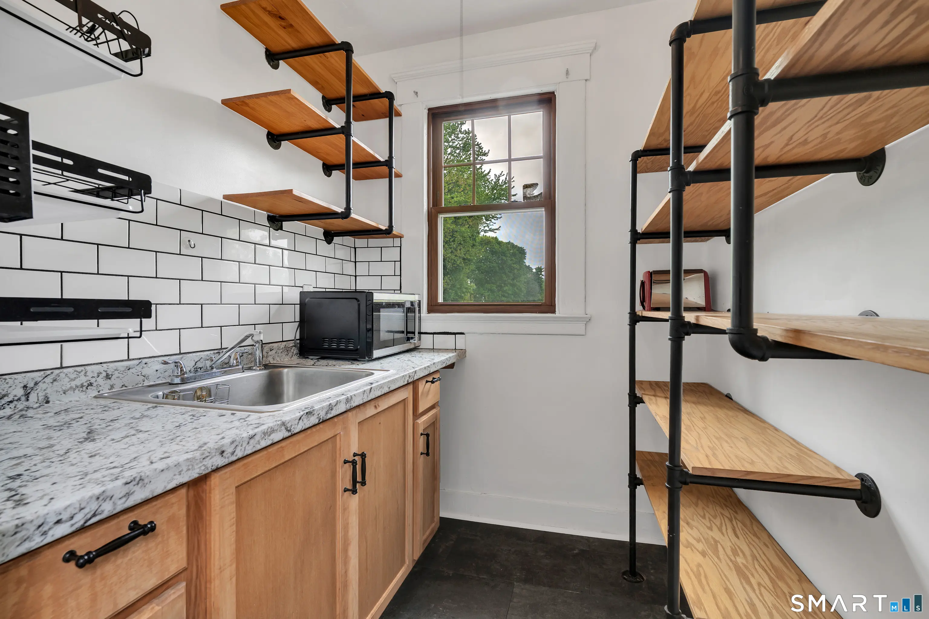 1428 Dixwell Avenue, Hamden