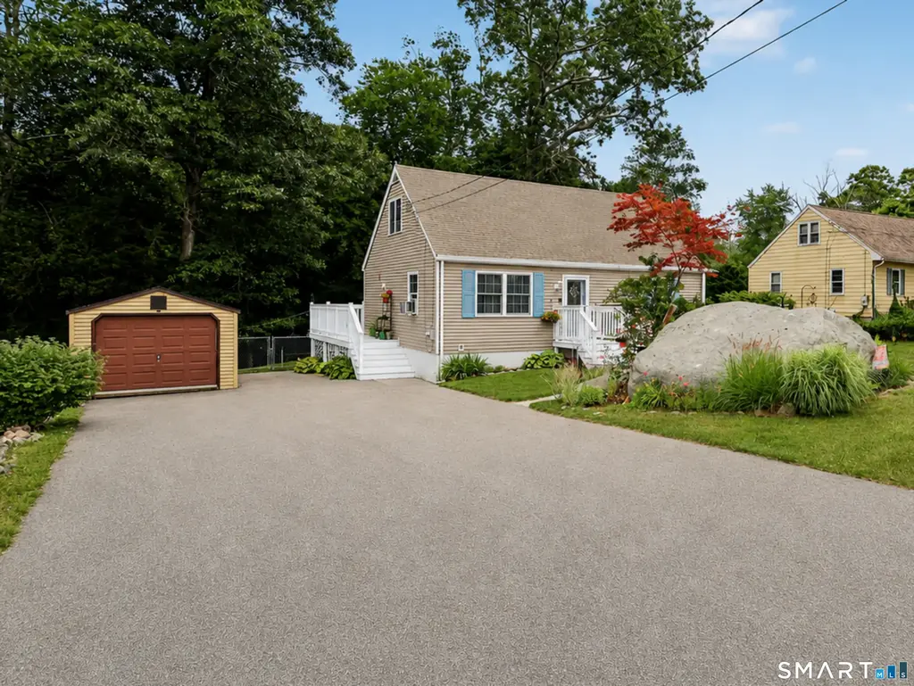 264 Roxbury Road, East Lyme