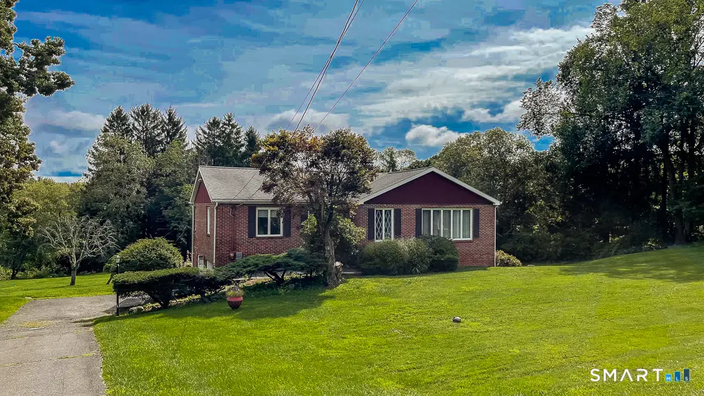 107 Tower Road, Brookfield