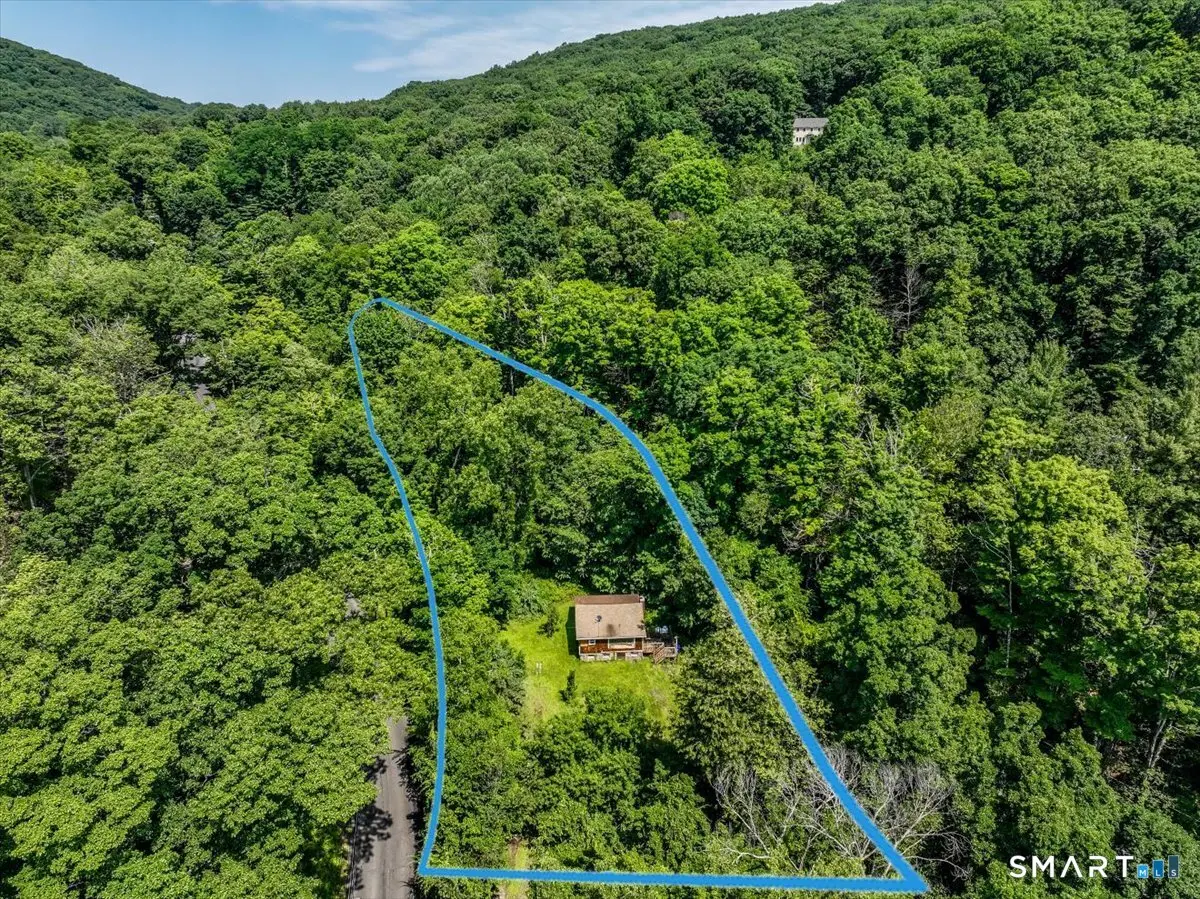 16 Sawyer Hill Road, New Milford