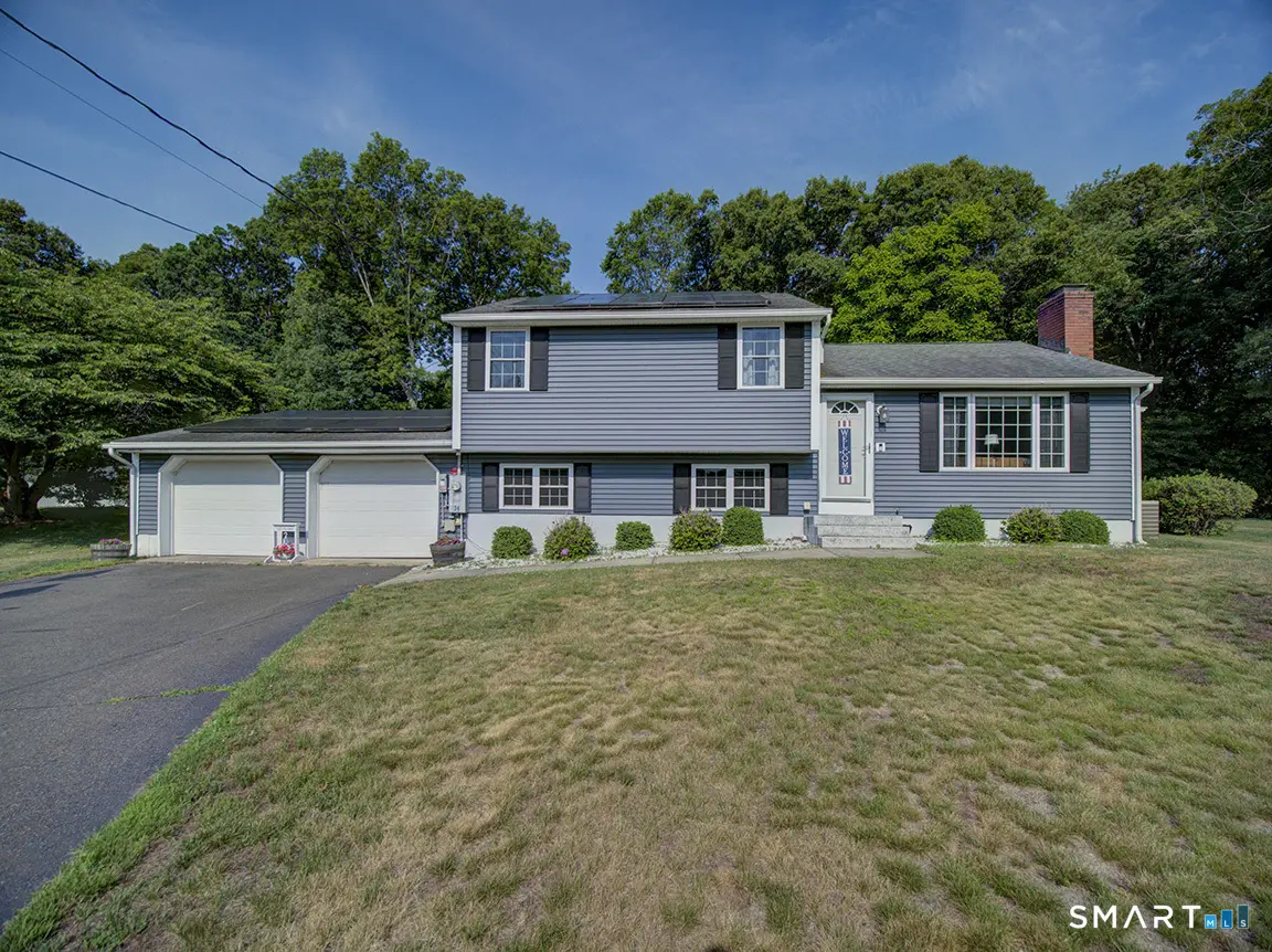 34 Roberta Road, North Haven