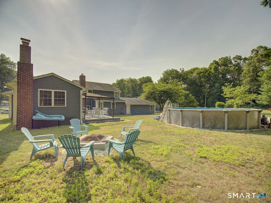 34 Roberta Road, North Haven