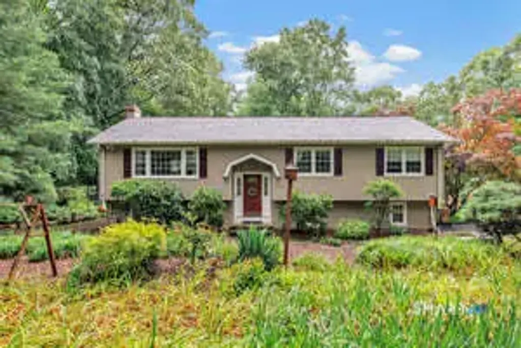 35 Nutmeg Lane, Shelton