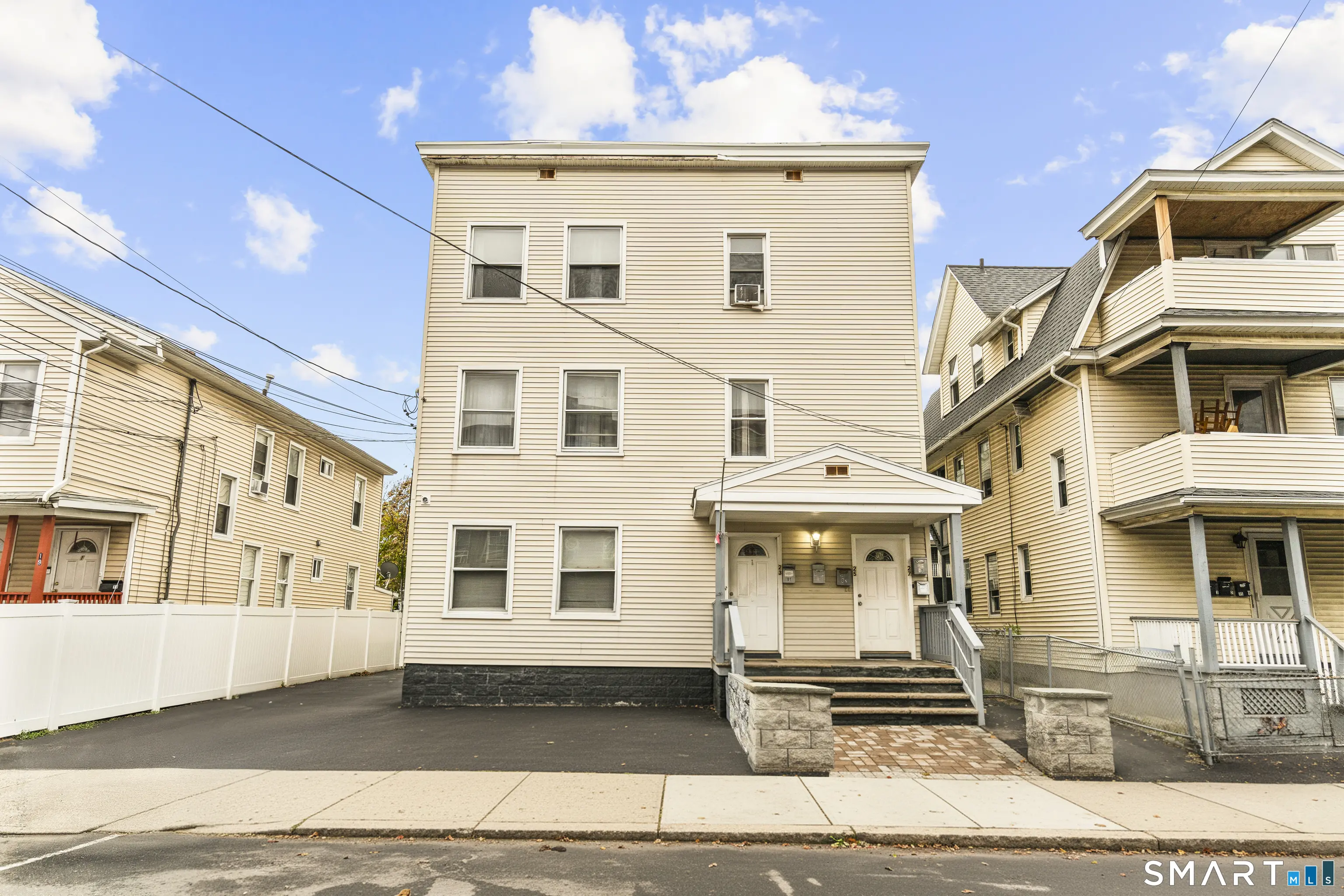 23-27 Bishop Avenue, Bridgeport